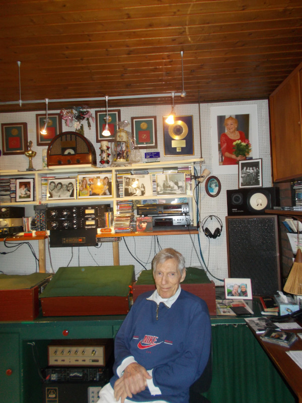 Hans Blum 2023 in seinem offenen Tonstudio