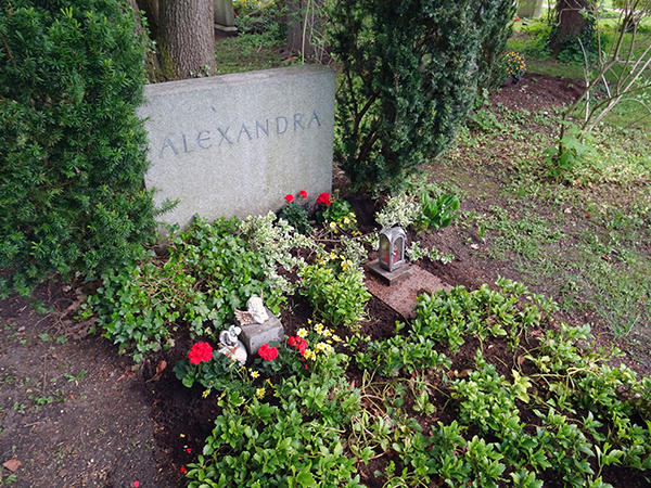 Blumenschmuck für den Jahrestag